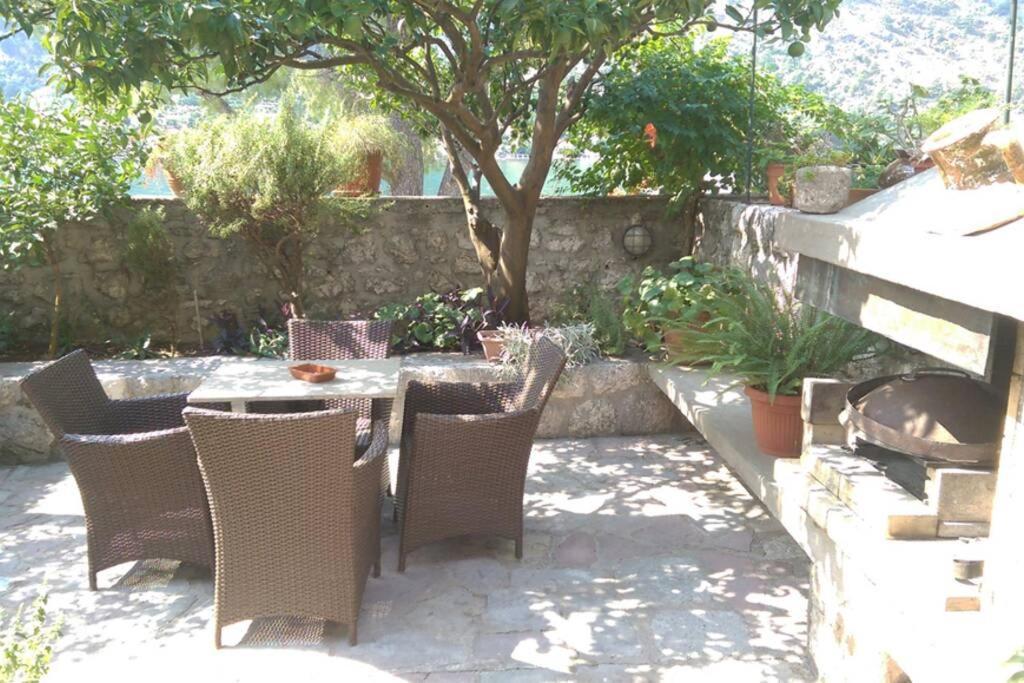 Garden Apartment- Near Sea 2 Dobrota Extérieur photo